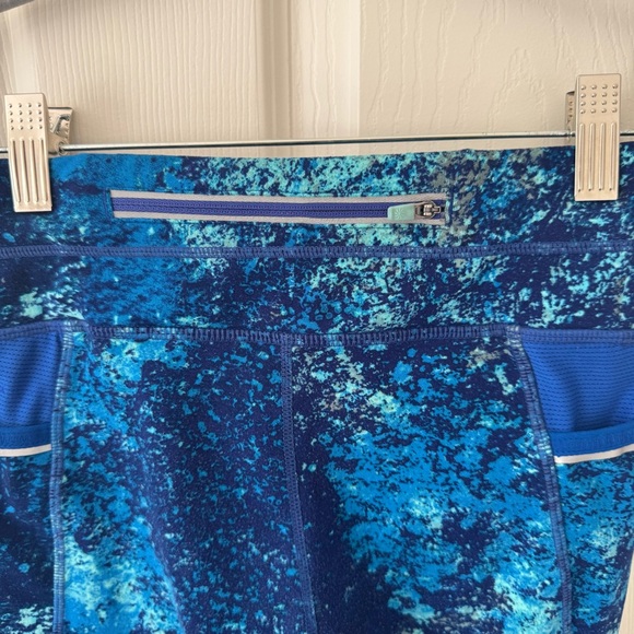 Athleta Splatter Be Free Knicker Crop Leggings Blue print size X-Small cropped - Picture 5 of 8